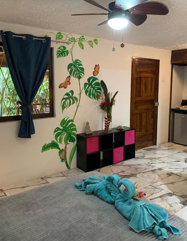 Casa Mambo Bed & Breakfast Cahuita Ruang foto